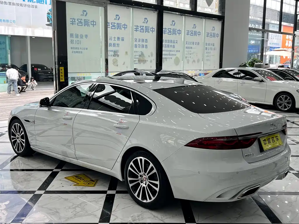 Jaguar XFL 2023 XFL 2.0T P250 two-wheel drive exclusive luxury version купить на сайте DeffCars