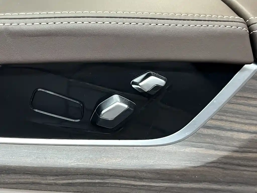 BMW 5 Series 2018 Modified 530Li Leading Luxury Package купить на сайте DeffCars