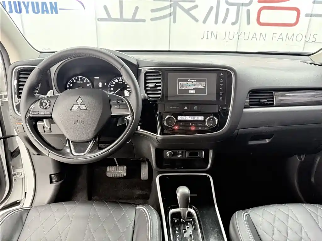 Outlander 2020 2.4L four-wheel drive exclusive version, 5 seats купить на сайте DeffCars