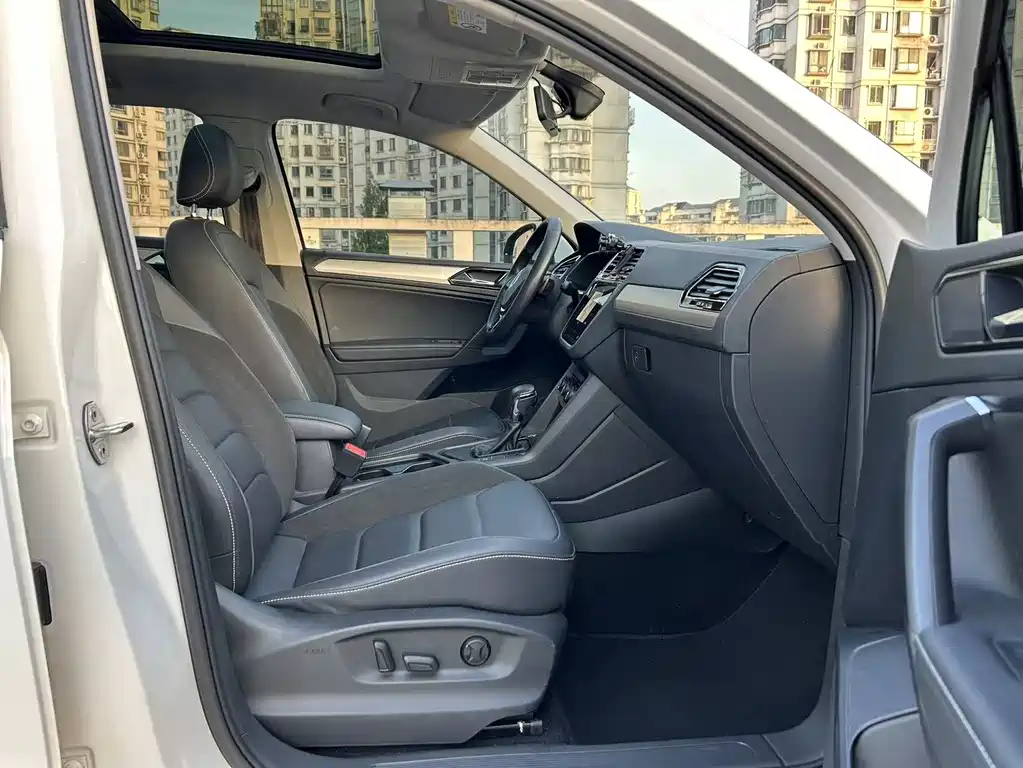 Tiguan L 2021 330TSI automatic two-wheel drive smart version купить на сайте DeffCars