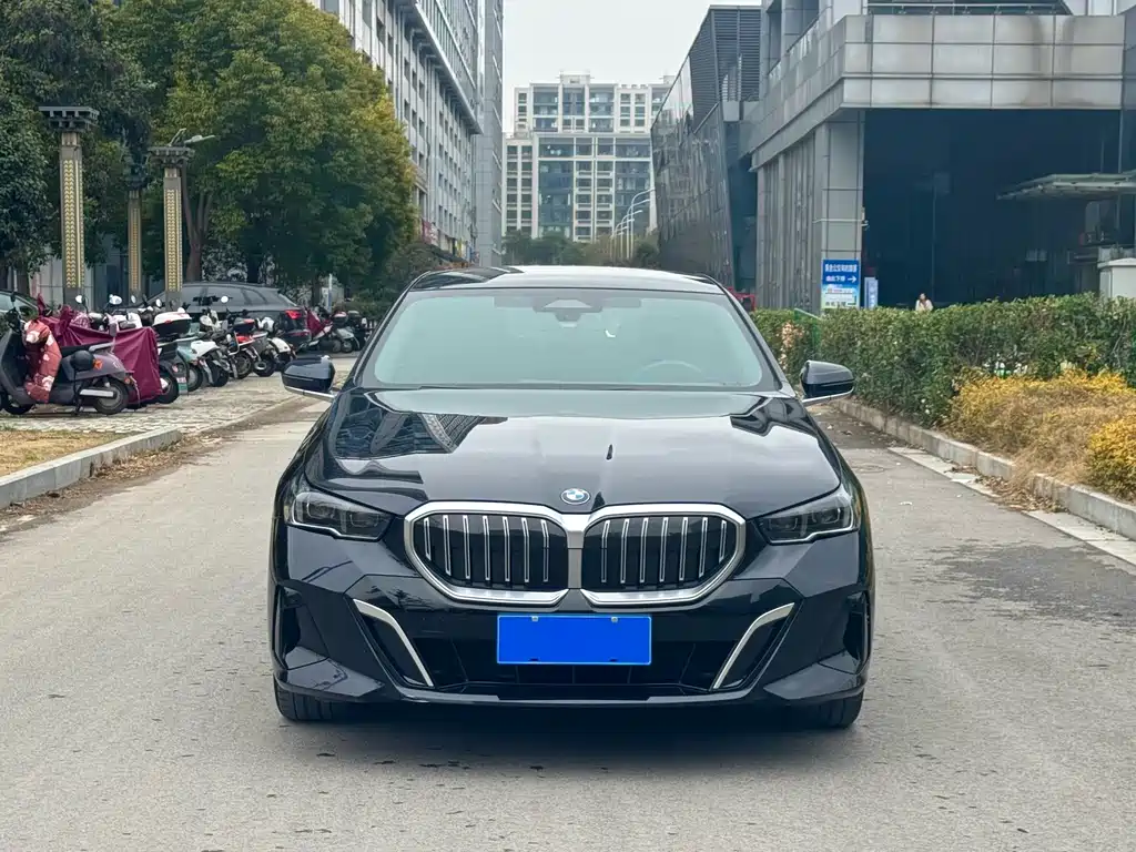 BMW 5 Series 2024 525Li M Sports Package купить на сайте DeffCars