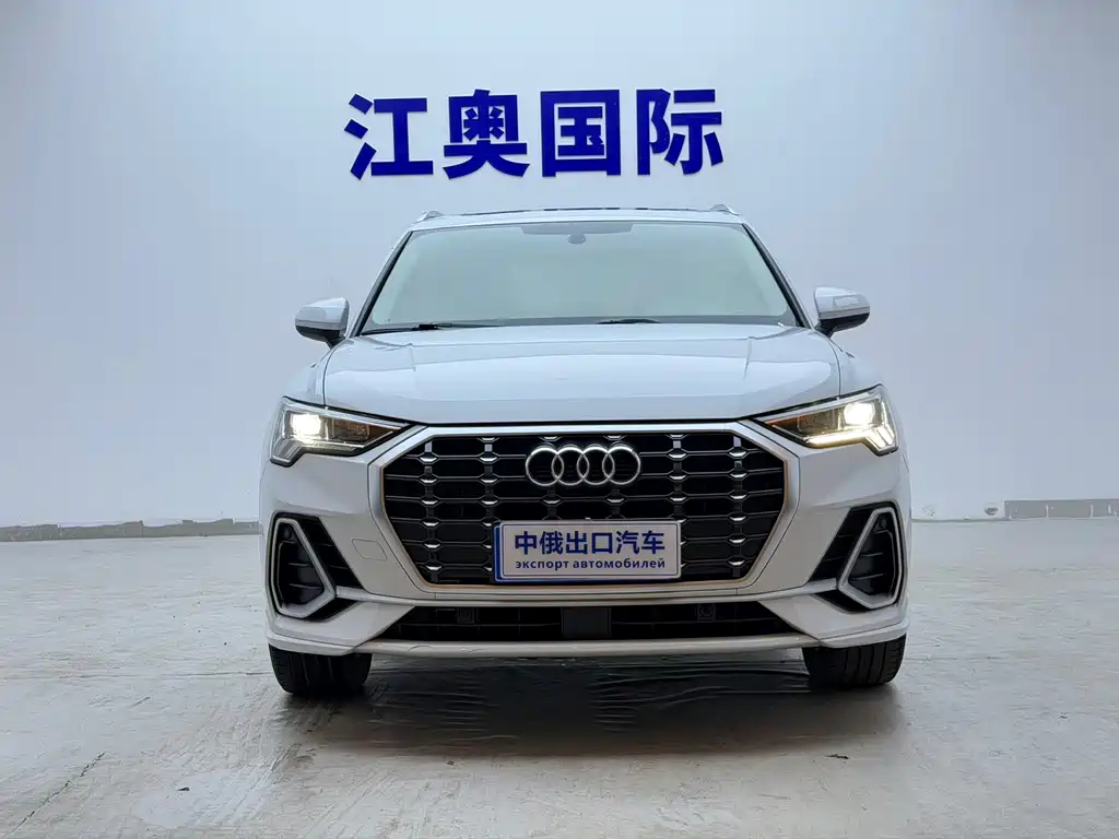 Audi Q3 2022 35 TFSI aggressive and dynamic купить на сайте DeffCars
