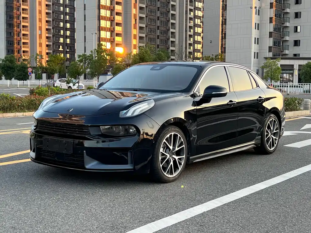 Lynk & Co 03 2022 1.5TD DCT Pro купить на сайте DeffCars