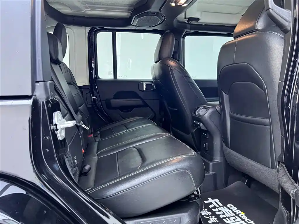 Wrangler New Energy 2021 Four-door 2.0T 4xe Sahara купить на сайте DeffCars
