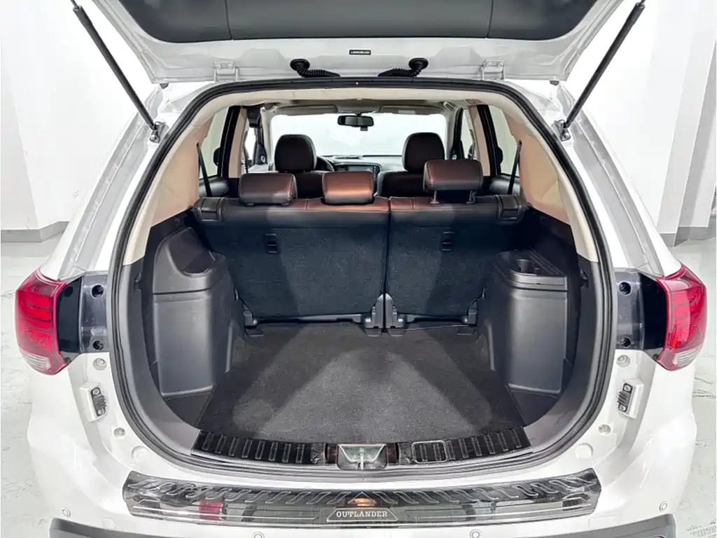 Outlander 2018 2.0L 2WD Honor Edition 5 seats купить на сайте DeffCars