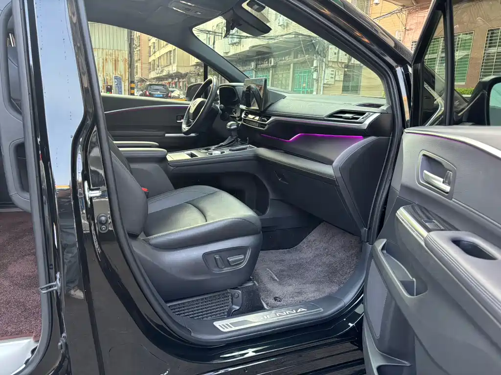 SIENNA 2023 2.5L Hybrid Premium Edition купить на сайте DeffCars