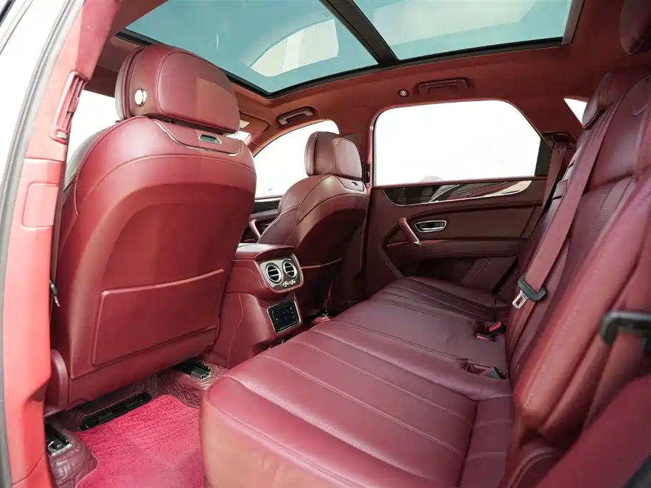 Bentayga 2018 4.0T V8 купить на сайте DeffCars
