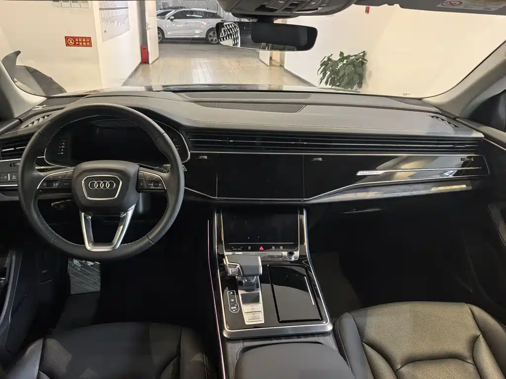 Audi Q8 2024 55 TFSI luxury and dynamic model купить на сайте DeffCars