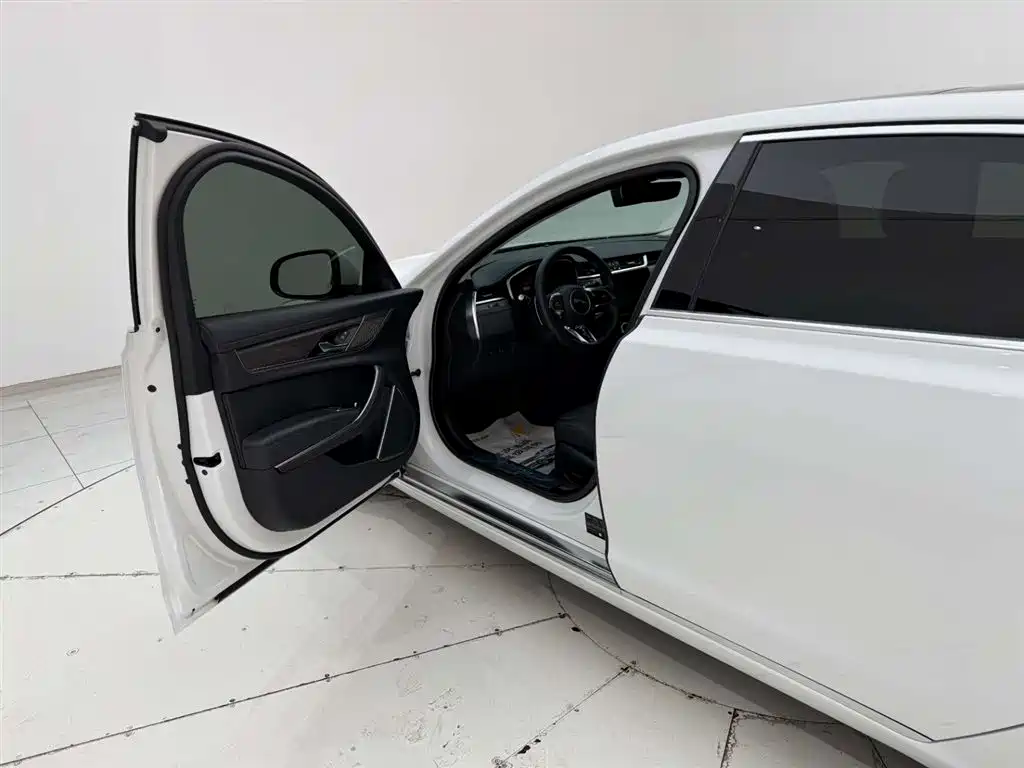 Jaguar XFL 2023 XFL 2.0T P200 2WD Elite Deluxe Edition купить на сайте DeffCars