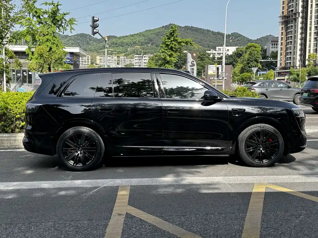 Wenjie M8 2025 pure electric Max+ six-seater long-range version 896-line lidar) купить на сайте DeffCars