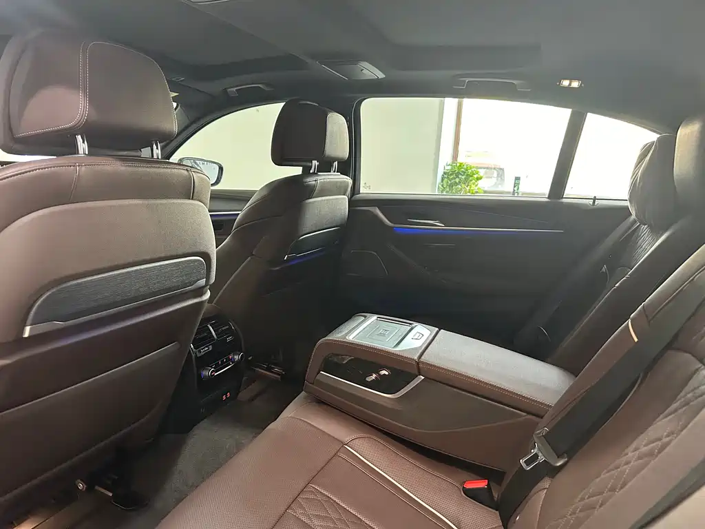 BMW 5 Series 2023 530Li Leading M Sports Package купить на сайте DeffCars