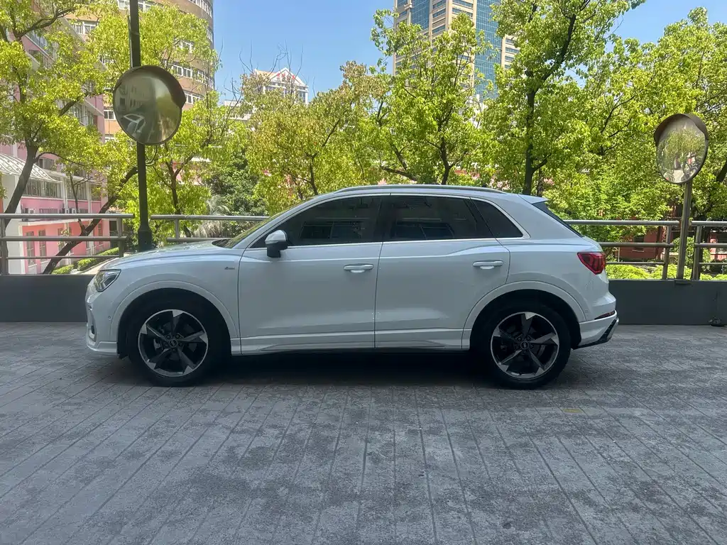 Audi Q3 2024 35 TFSI Fashionable and Dynamic купить на сайте DeffCars