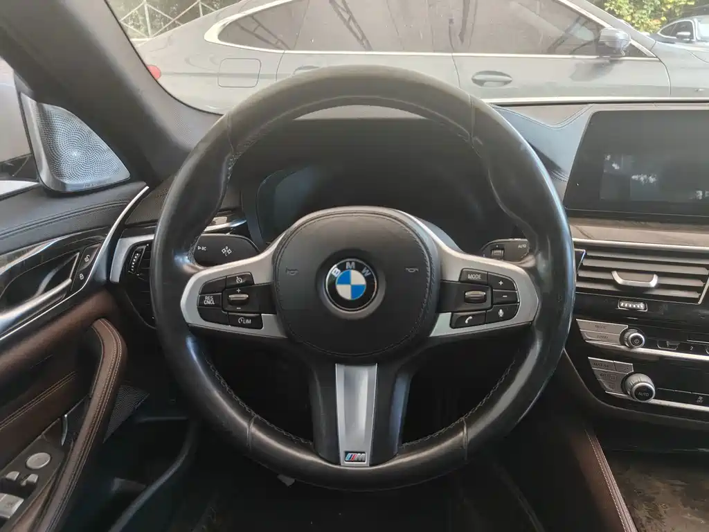 BMW 5 Series 2019 525Li M Sports Package купить на сайте DeffCars