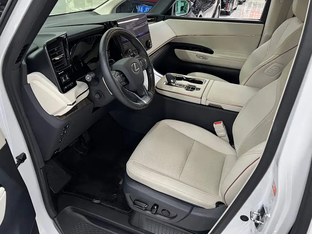 Lexus LM 2025 500h six-seater premium version купить на сайте DeffCars
