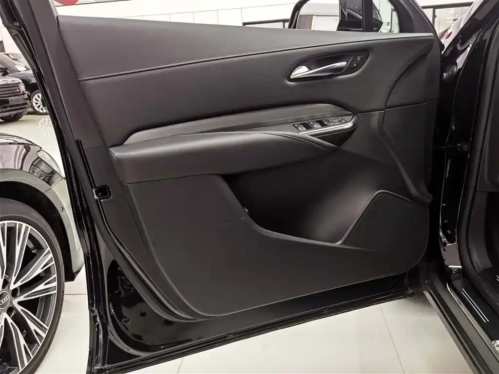 Cadillac XT4 2024 28T two-wheel drive premium model купить на сайте DeffCars