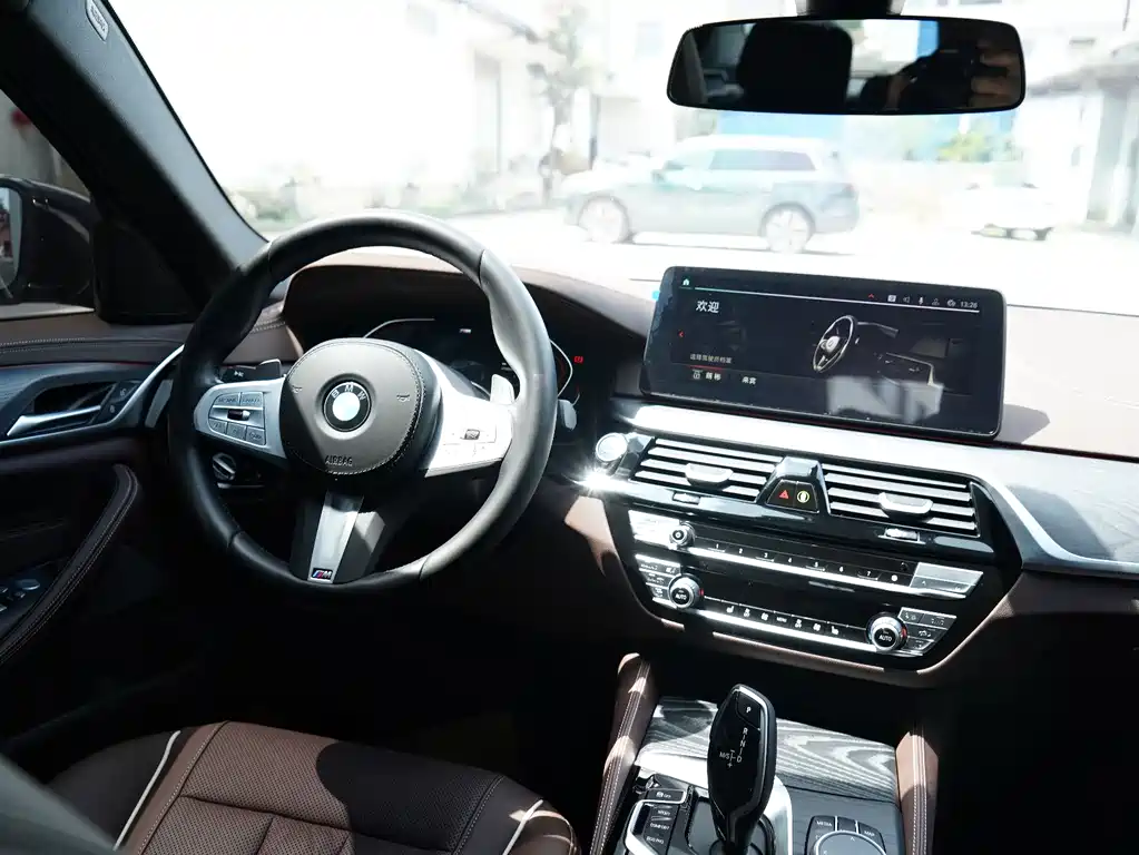 BMW 5 Series 2023 facelift 530Li leading M sports package купить на сайте DeffCars