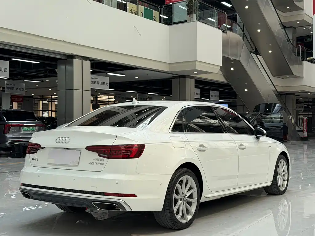 Audi A4L 2019 40 TFSI Fashion Type National VI купить на сайте DeffCars