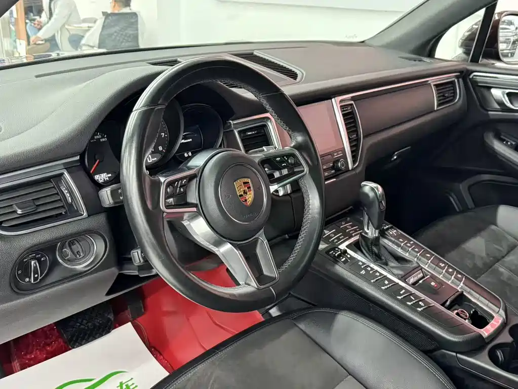 Macan 2017 Macan 2.0T купить на сайте DeffCars
