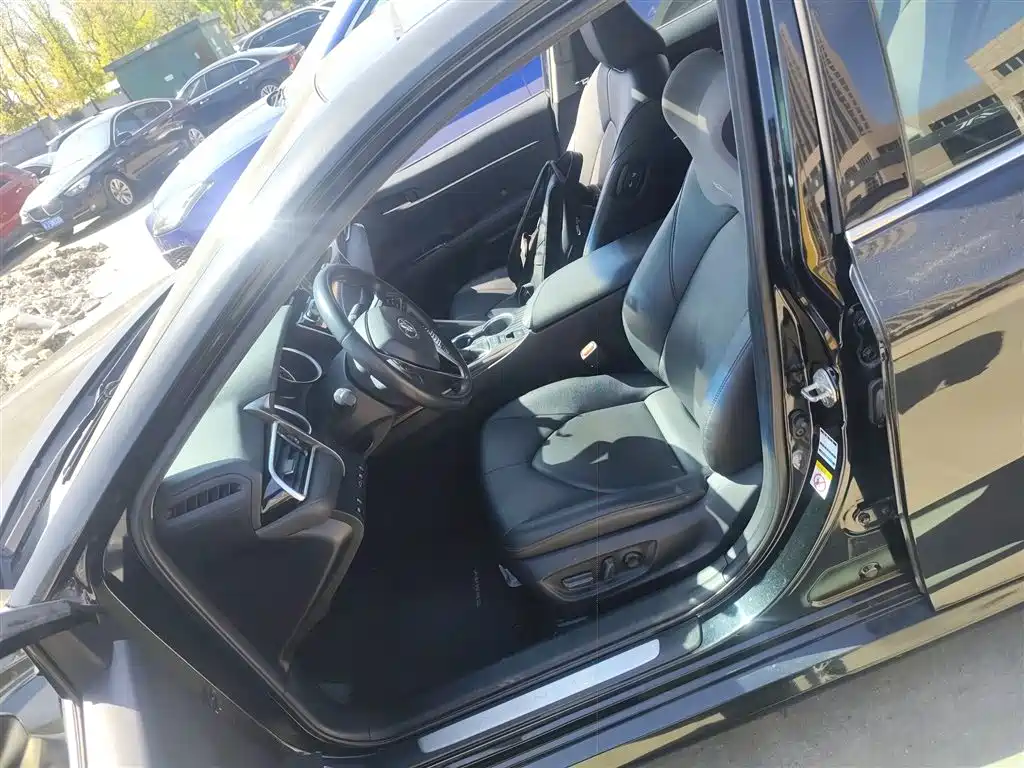 Camry 2018 2.5G Deluxe Edition купить на сайте DeffCars