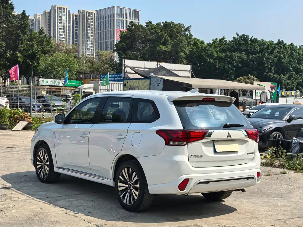 Outlander 2021 facelift 2.0L 2WD smooth version 5 seats купить на сайте DeffCars