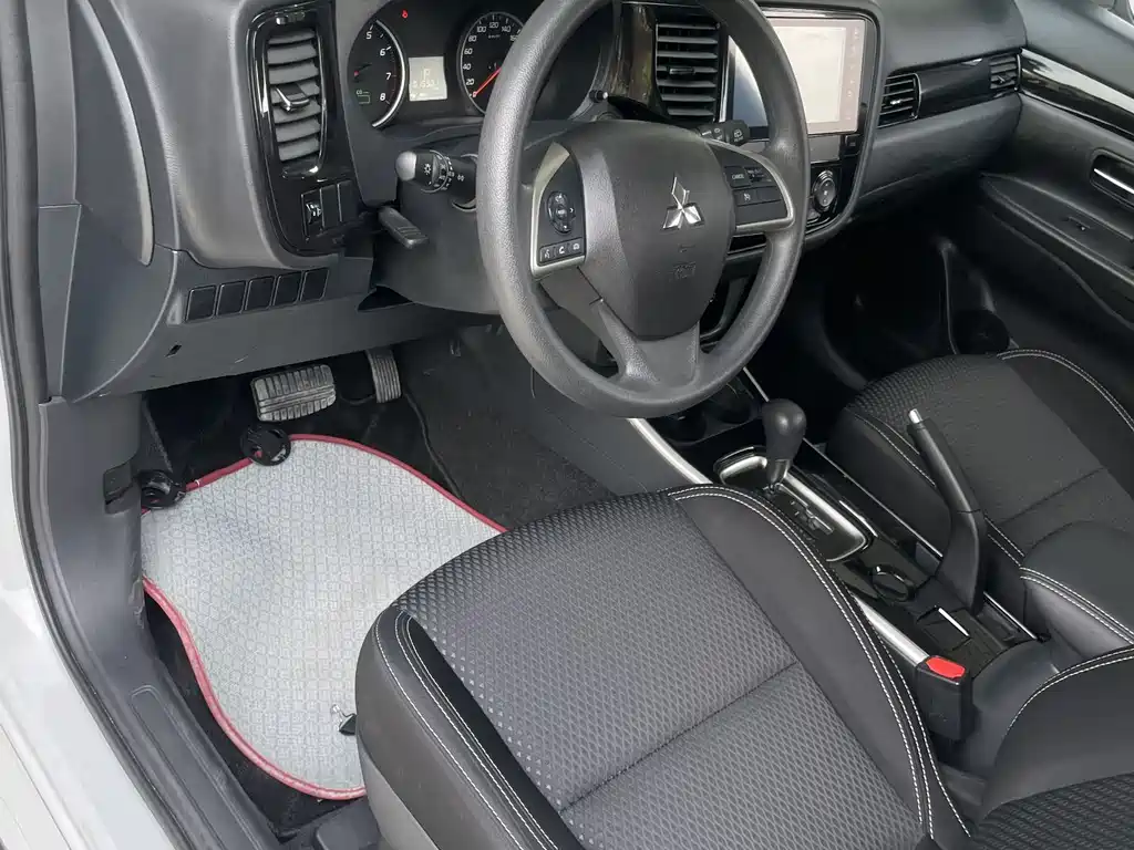 Outlander 2021 facelift 2.0L 2WD smooth version 5 seats купить на сайте DeffCars