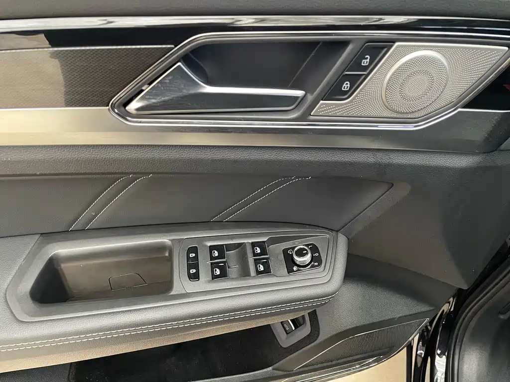 Touron 2020 Touron X facelift 380TSI four-wheel drive luxury version купить на сайте DeffCars