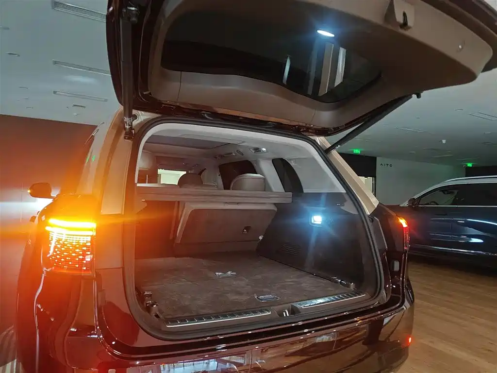 Wenjie M9 2025 extended range Ultra version 52kWh 5-seat version 192-line lidar) купить на сайте DeffCars
