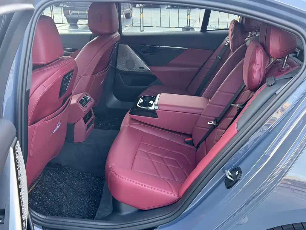 BMW 5 Series 2025 530Li Leading M Sports Package купить на сайте DeffCars