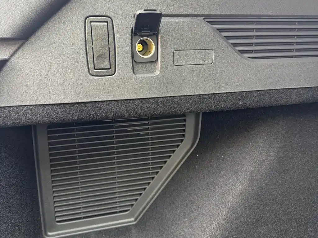 Voyager 2025 2.0T four-wheel drive Zunyi hybrid version купить на сайте DeffCars