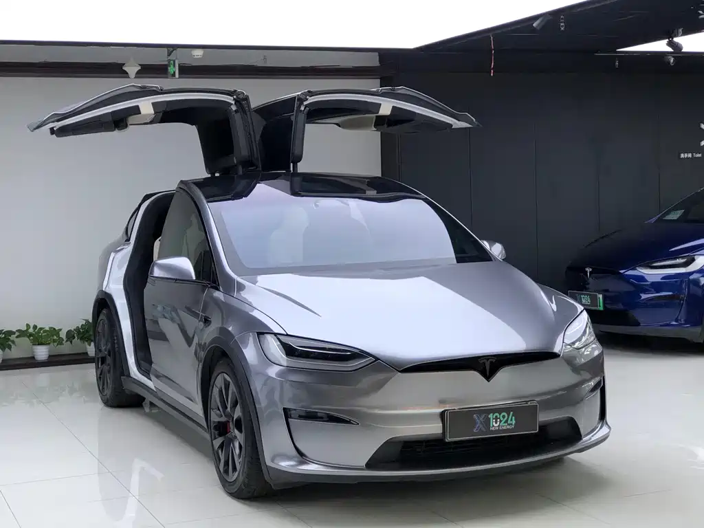 Model X 2023 tri-motor all-wheel drive Plaid version купить на сайте DeffCars