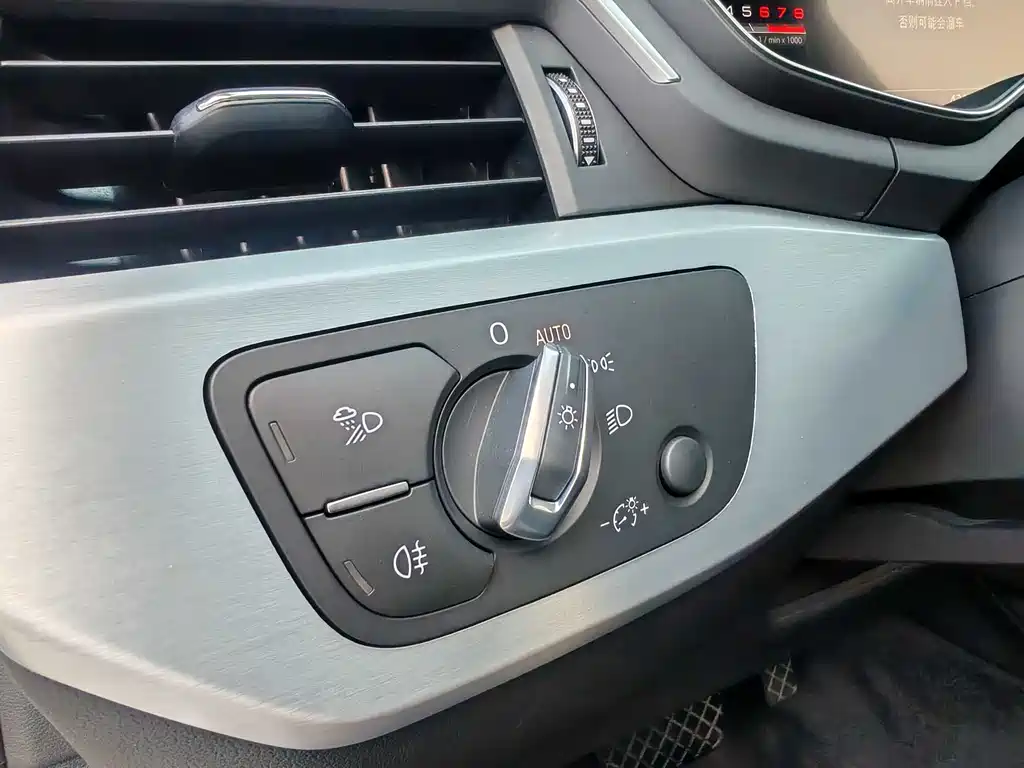 Audi A4L 2022 40 TFSI Fashionable and Dynamic купить на сайте DeffCars