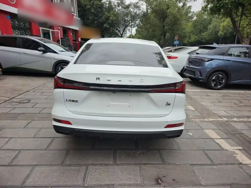 Roewe i5 2026 1.5L CVT Deluxe Edition купить на сайте DeffCars