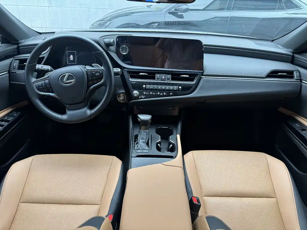 Lexus ES 2023 200 Excellence Edition купить на сайте DeffCars