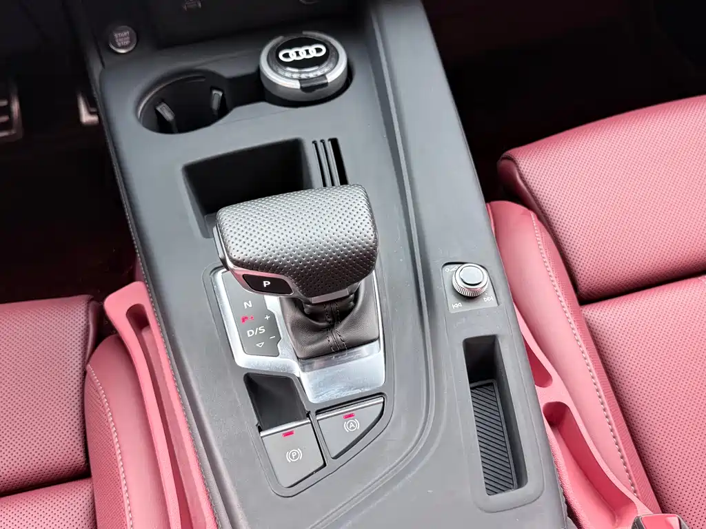 Audi A4L 2024 40 TFSI Luxurious and Dynamic Starry Night Edition купить на сайте DeffCars