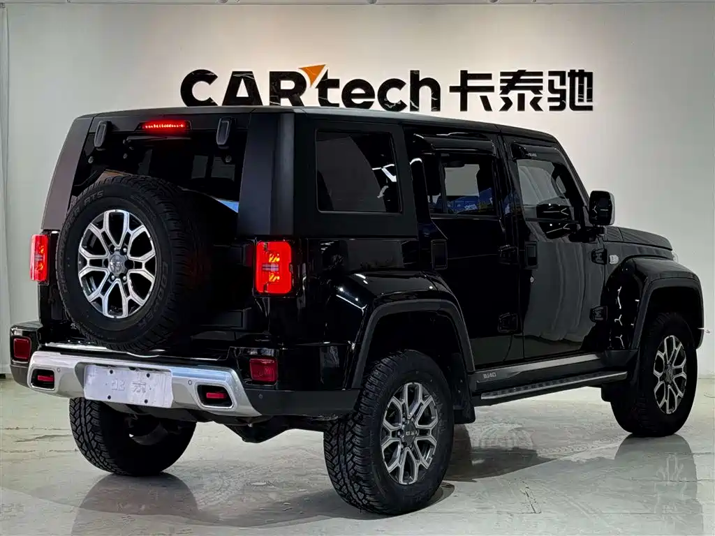 Beijing off-road BJ40 2023 2.0T automatic four-wheel drive city hunter version knight type купить на сайте DeffCars