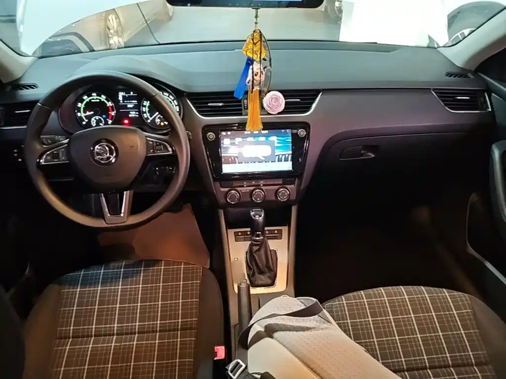 Octavia 2019 1.5L automatic comfort version купить на сайте DeffCars