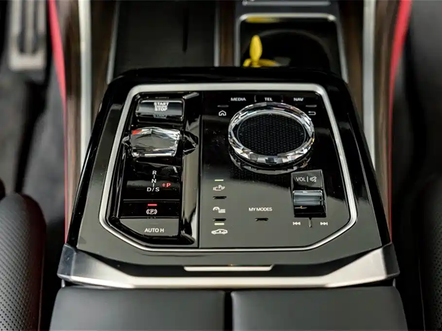 BMW 7 Series 2023 740Li Leading M Sports Package купить на сайте DeffCars