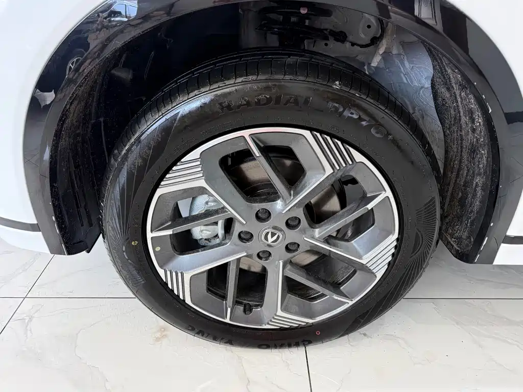 Changan CS75PLUS 2025 third generation championship version 1.5T strong collar type купить на сайте DeffCars