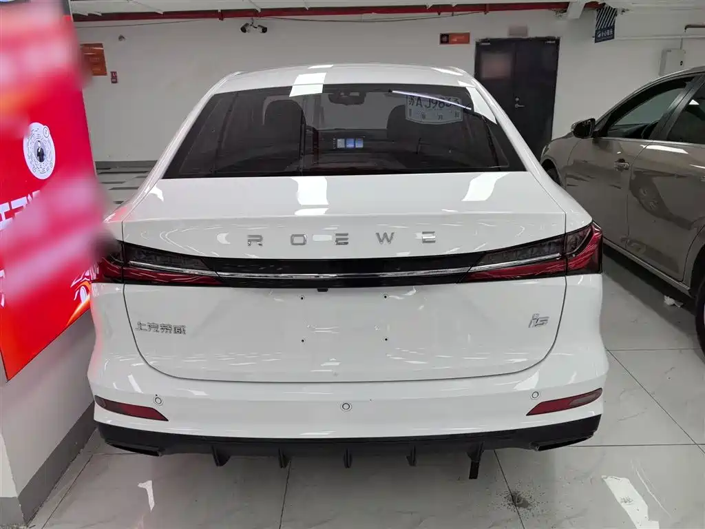 Roewe i5 2023 1.5L manual superior version купить на сайте DeffCars