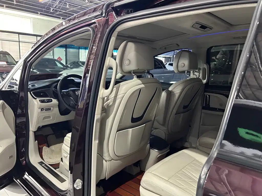 Buick GL8 2017 28T Avenir National V купить на сайте DeffCars