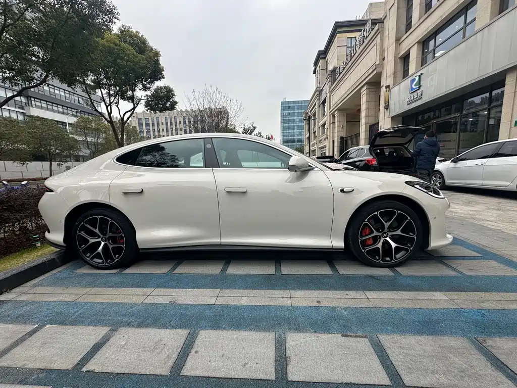 Zhiji L6 2025 Max+ купить на сайте DeffCars