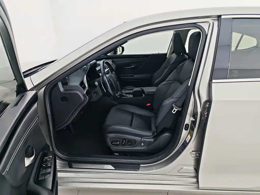Lexus ES 2018 300h Excellence Edition National VI купить на сайте DeffCars
