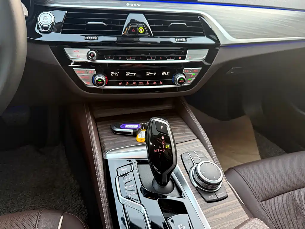 BMW 5 Series 2022 530Li Leading Luxury Package купить на сайте DeffCars