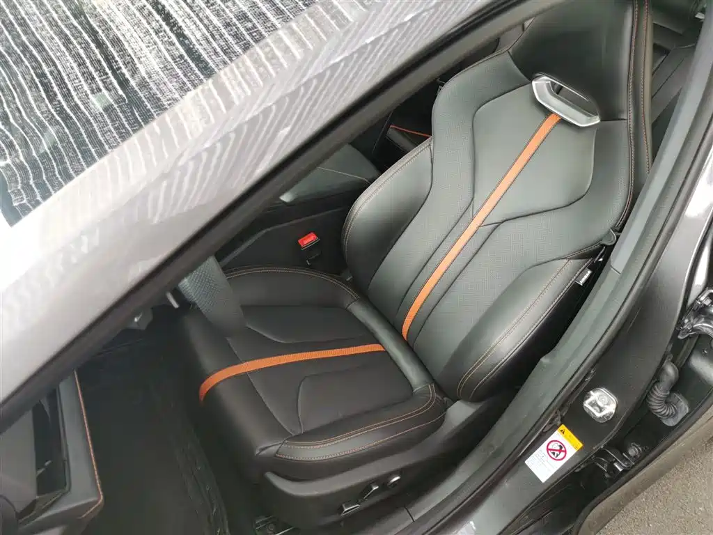 Changan UNI-V 2024 1.5T premium model купить на сайте DeffCars
