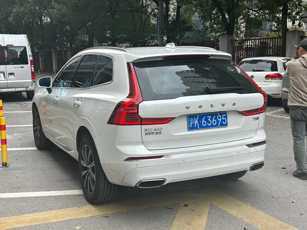Volvo XC60 2021 T5 four-wheel drive Zhiyuan Deluxe Edition купить на сайте DeffCars