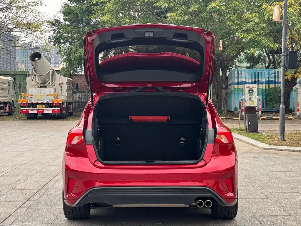 Focus 2022 Hatchback EcoBoost 180 Automatic ST Line купить на сайте DeffCars
