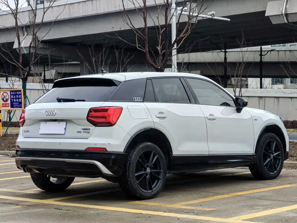 Audi Q2L 2018 35 TFSI launches exclusive version, National VI купить на сайте DeffCars