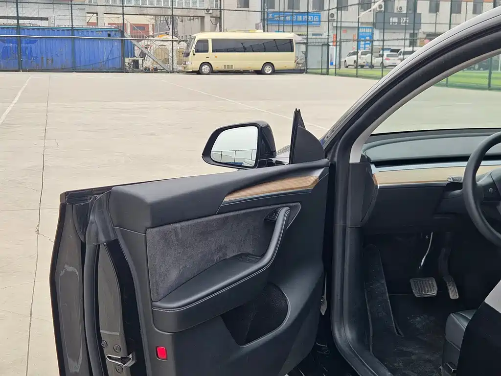 Model Y 2023 rear-wheel drive version купить на сайте DeffCars