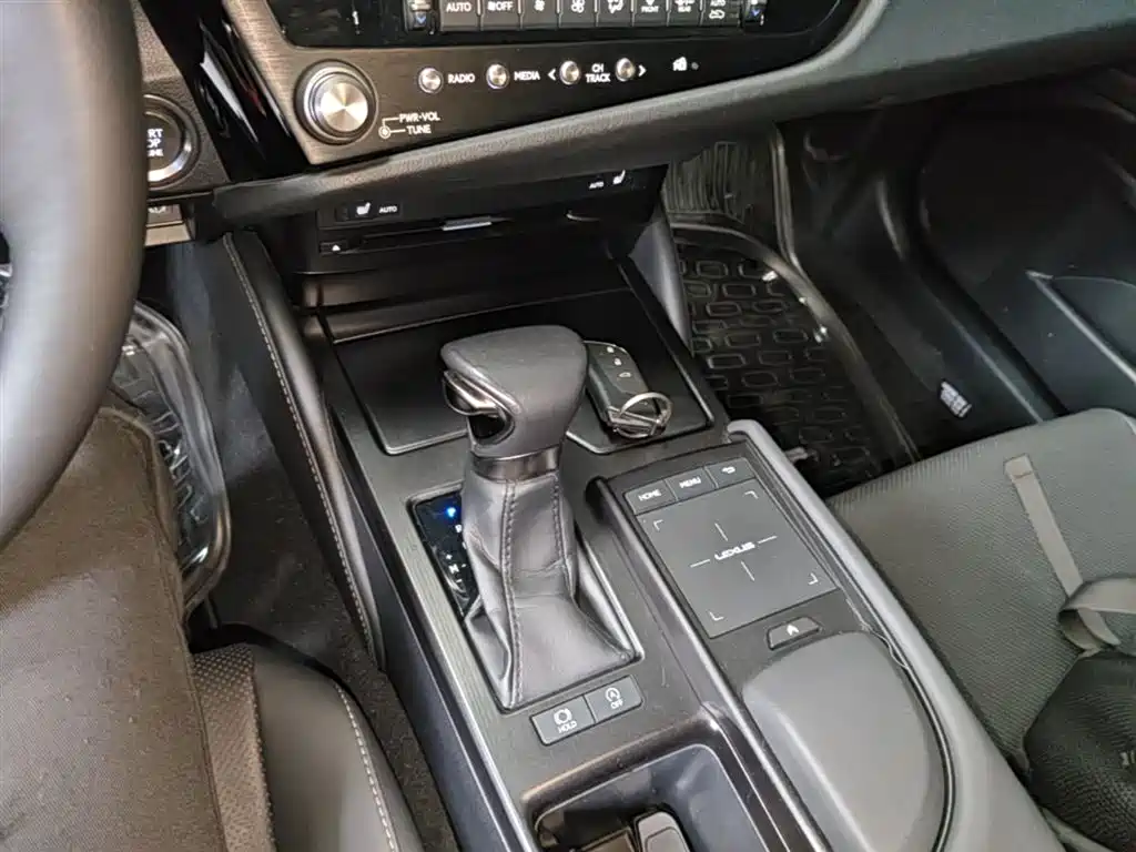 Lexus ES 2021 200 Excellence Edition купить на сайте DeffCars