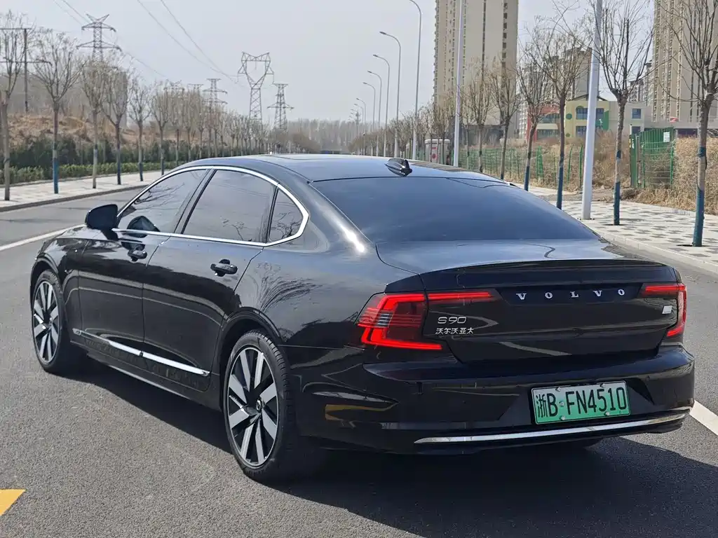 Volvo S90 plug-in hybrid 2024 plug-in hybrid four-wheel drive long range Zhiya luxury version купить на сайте DeffCars